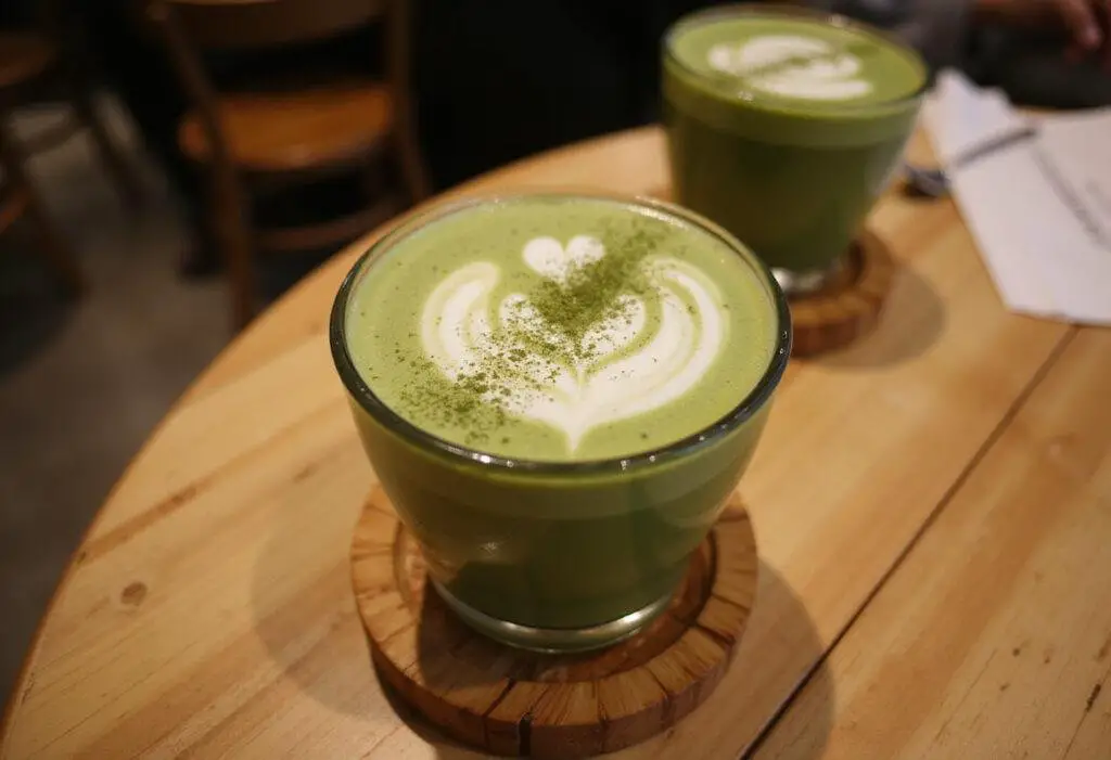 An elegantly presented matcha latte, highlighting its creamy texture and vibrant color, perfect for showcasing matcha latte calories and caffeine content.